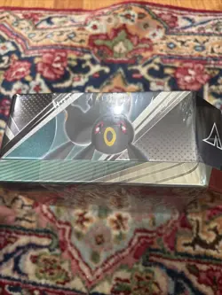 Pokemon TCG: V Heroes Tin - Umbreon V MINT - Image 4