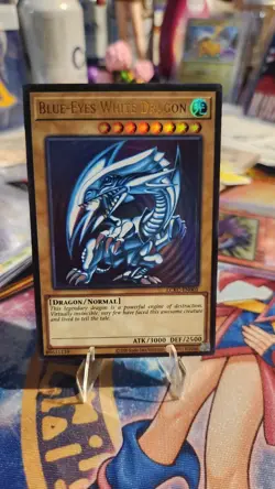 Blue-Eyes White Dragon LCKC-EN001 (Version 2) Ultra Rare Yugioh SDK Art VLP - Image 2