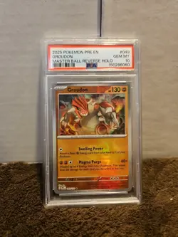 2025 POKEMON PRE EN-PRISMATIC EVOLUTIONS MASTER BALL REVERSE HOLO GROUDON PSA 10 - Image 1