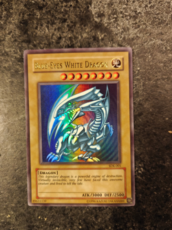 Blue-Eyes White Dragon SDK-001 YuGiOh Starter Deck: Kaiba Good Condition - Image 1