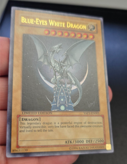 Konami Blue-Eyes White Dragon Ultra Rare YAP1-EN001 Limited Edition Yu-Gi-Oh! - Image 3
