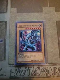 YUGIOH BLUE-EYES WHITE DRAGON SKE-001 SUPER 1ST ED MP - Image 1