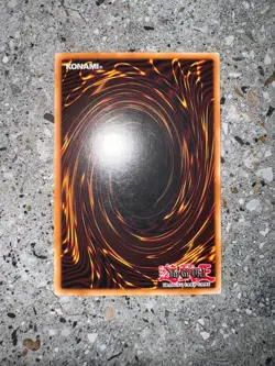 YugiOh 1x Dark Magician Girl PGLD-EN033 1st Edition Gold Ultra Rare LP - Image 4