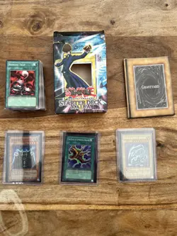 Yu-GI-Oh! - SDK-E Kaiba Starter Deck - Complete besides rulebook + extras - Image 1