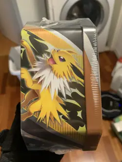 Pokemon TCG Eevee Evolutions Tin 2021 (Flareon) - Image 2