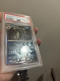 2025 Pokemon EN-Prismatic Evolutions Umbreon Master Ball Reverse Holo 059 PSA 9 - Image 5