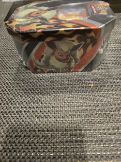 Pokemon TCG Flareon V Collection Tin Brand New Factory Sealed 4 Booster Packs - Image 5