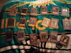 Yu-Gi-Oh 18 card lot Blue Eyes White, Injection Lily, Silent Swordsman LV7 more - Image 1