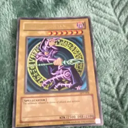 Konami Yu-Gi-Oh! Dark Magician SDY-006 Ultra Rare English Unlimited Edition - Image 3