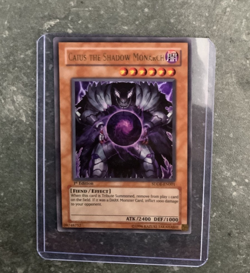 Caius The Shadow Monarch 1st Ed (SDDE-EN001) LP Ultra Rare Yugioh Old School - Image 1