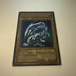 Yugioh Blue-Eyes White Dragon SDK-001 Ultra Rare MP - Image 1