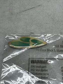 Official Authentic Pokemon TCG League Unova Badge Holder With One Badge - Image 3