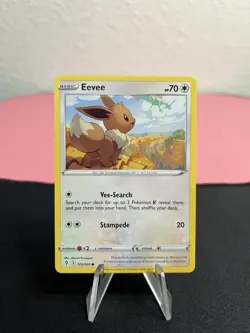 Eevee 125/203 Pokemon SWSH07: Evolving Skies Regular Trading Card - NM - Image 1