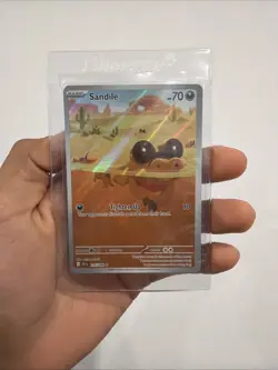 Pokemon Sandile 135/086 Sv: Black Bolt Illustration Rare Holo Basic 70 HP NM✅ - Image 1