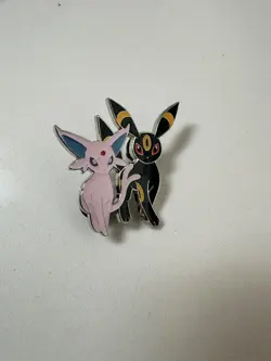 Pokemon Espeon & Umbreon Pin and figurine Prismatic Evolutions collection - Image 3