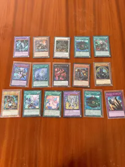 LOT 16 CARTES AVEC BRILLANTE HOLO RARE YU-GI-OH ! - Image 1