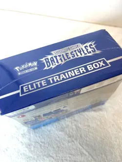 Pokemon TCG Battle Styles - Elite Trainer Box Rapid Strike Urshifu Art (Blue) - Image 2