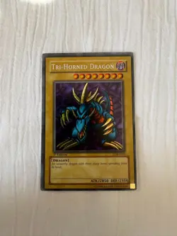 YuGiOh || Tri-Horned Dragon || 1st Edition || LOB-E000 || Ultra Rare || LP-VLP - Image 1