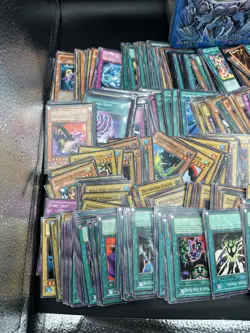Huge Vintage Yu-Gi-Oh! Card Lot w/ Raviel Tin, 600+ Cards, Spells,Traps,Monsters - Image 2
