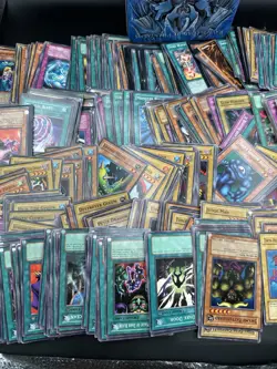 Huge Vintage Yu-Gi-Oh! Card Lot w/ Raviel Tin, 600+ Cards, Spells,Traps,Monsters - Image 3