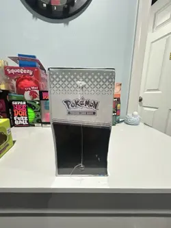Pokemon TCG Scarlet & Violet—Prismatic Evolutions Elite Trainer Box Eevee - Image 3