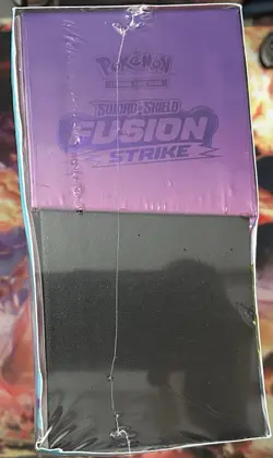 Pokemon TCG Sword & Shield-Fusion Strike Pokemon Center Elite Trainer Box - Image 4