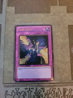 YUGIOH TRAP STUN GLD4-EN050 GOLD LIMITED ED NM - Image 1