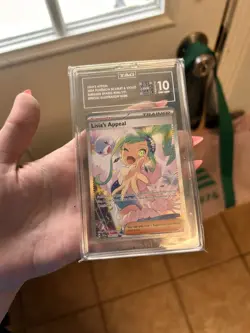 💫Pokemon TCG: Lisia’s Appeal SIR 246/191 - Surging Sparks - TAG GEM MINT 10 - Image 3