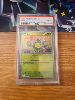 2025 POKEMON PRE EN-PRISMATIC EVOLUTIONS MASTER BALL REVERSE HOLO BUDEW PSA 10 - Image 1
