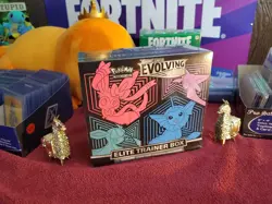 2021 Pokemon Evolving Skies Sealed ETB Elite Trainer Box Sword & Shield - Image 1