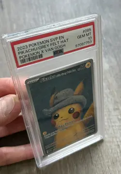 POKEMON GREY FELT HAT PIKACHU X VAN GOGH 085 2023 SVP EN PROMO PSA 10 - Image 3