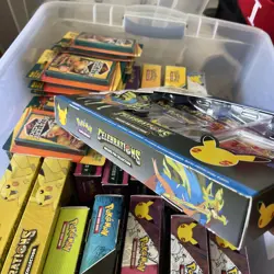 Nintendo Pokemon TCG: Celebrations Deluxe Pin Collection 820650809422 - Image 3