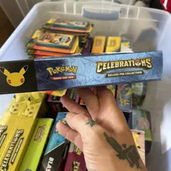 Nintendo Pokemon TCG: Celebrations Deluxe Pin Collection 820650809422 - Image 4