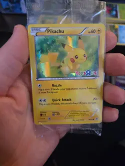 2016 POKEMON TOYS R US PROMO HOLO PIKACHU NM SEALED 💫 - Image 1
