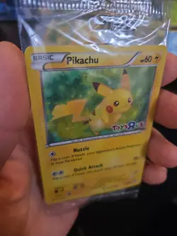 2016 POKEMON TOYS R US PROMO HOLO PIKACHU NM SEALED 💫 - Image 2