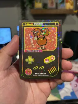 Doduo #84 - Retro Holo - Gameboy Chibi Evolutions 2025 - Pokemon - bonus Sticker - Image 2