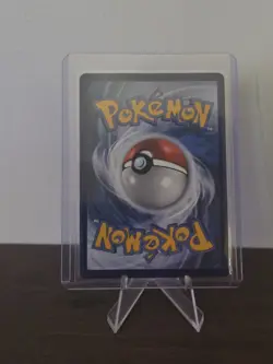 Umbreon V - SWSH203 - SWSH: Sword & Shield Black Star Promo Card - Image 4