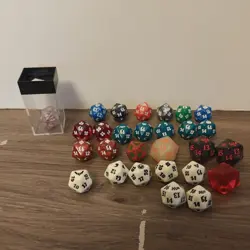 Magic The Gathering Spindown Dice Mixed Lot of 28 D20 Life Counter Various Sets - Image 1