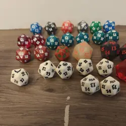 Magic The Gathering Spindown Dice Mixed Lot of 28 D20 Life Counter Various Sets - Image 3