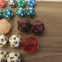 Magic The Gathering Spindown Dice Mixed Lot of 28 D20 Life Counter Various Sets - Image 4