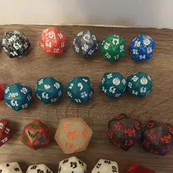Magic The Gathering Spindown Dice Mixed Lot of 28 D20 Life Counter Various Sets - Image 5