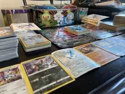 500+POKEMON CARDS COLLECTION W/ 60+HOLO FOILS & RARES! 5 TINS & 2 MINI BINDERS! - Image 4