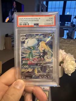 2025 POKEMON JAPANESE SV9A-HEAT WAVE ARENA #065 CYNTHIA'S ROSERADE AR PSA 10 - Image 4
