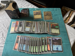 MTG Universes Beyond Warhammer 40K Tyranid Swarm Precon Commander Deck Sleeved - Image 1