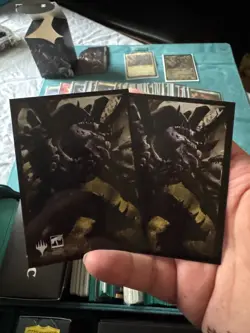 MTG Universes Beyond Warhammer 40K Tyranid Swarm Precon Commander Deck Sleeved - Image 2
