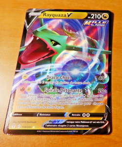 POKEMON CARD HOLO CARTE RAYQUAZA V 110/203 MINT 2021 - Image 1
