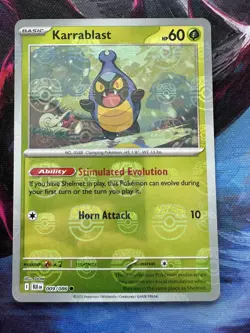 Karrablast (Master Ball Pattern) 009/086 Sv: Pokemon Black Bolt Holo NM - Image 1