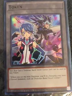 Token: Blue Gal & Trickstar Band Sweet Guitar - TKN5-EN031 - Super Rare - Unlimi - Image 1