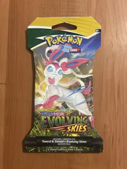 Pokemon TCG: Sword & Shield - Evolving Skies Sleeved Booster Pack - Sylveon 820650808784 - Image 1