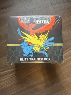 Pokemon TCG: Hidden Fates Trainer Box, 2019 READ 820650804731 - Image 1